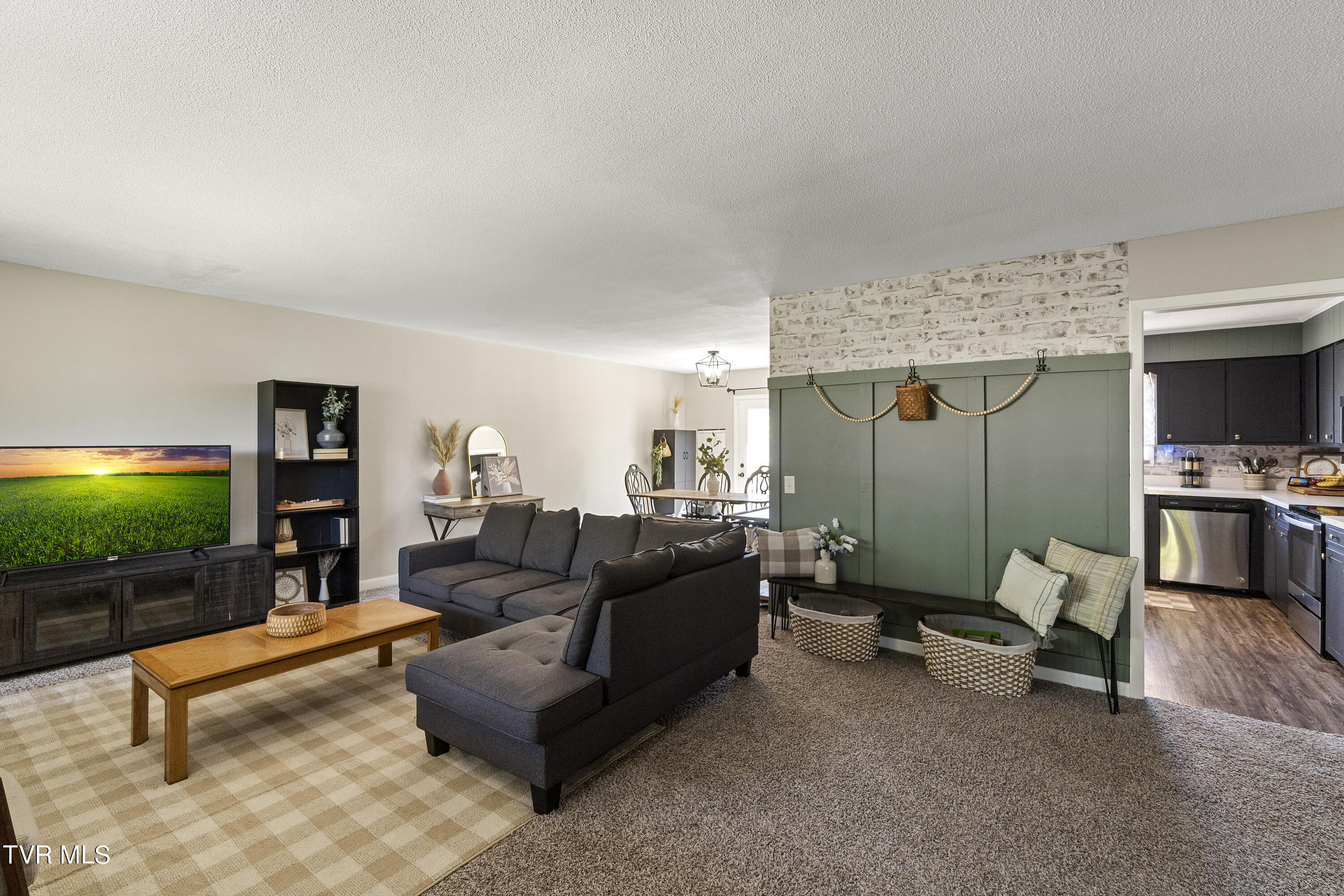 1202 Kevin Lane Greeneville, TN 37745 - Photo 3 of 35 DSC07992