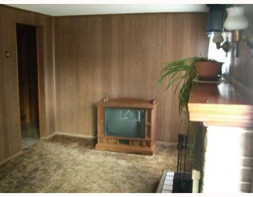 153 Hatfield Road Amity, PA 15311 - Photo 5 of 17 Living Room.