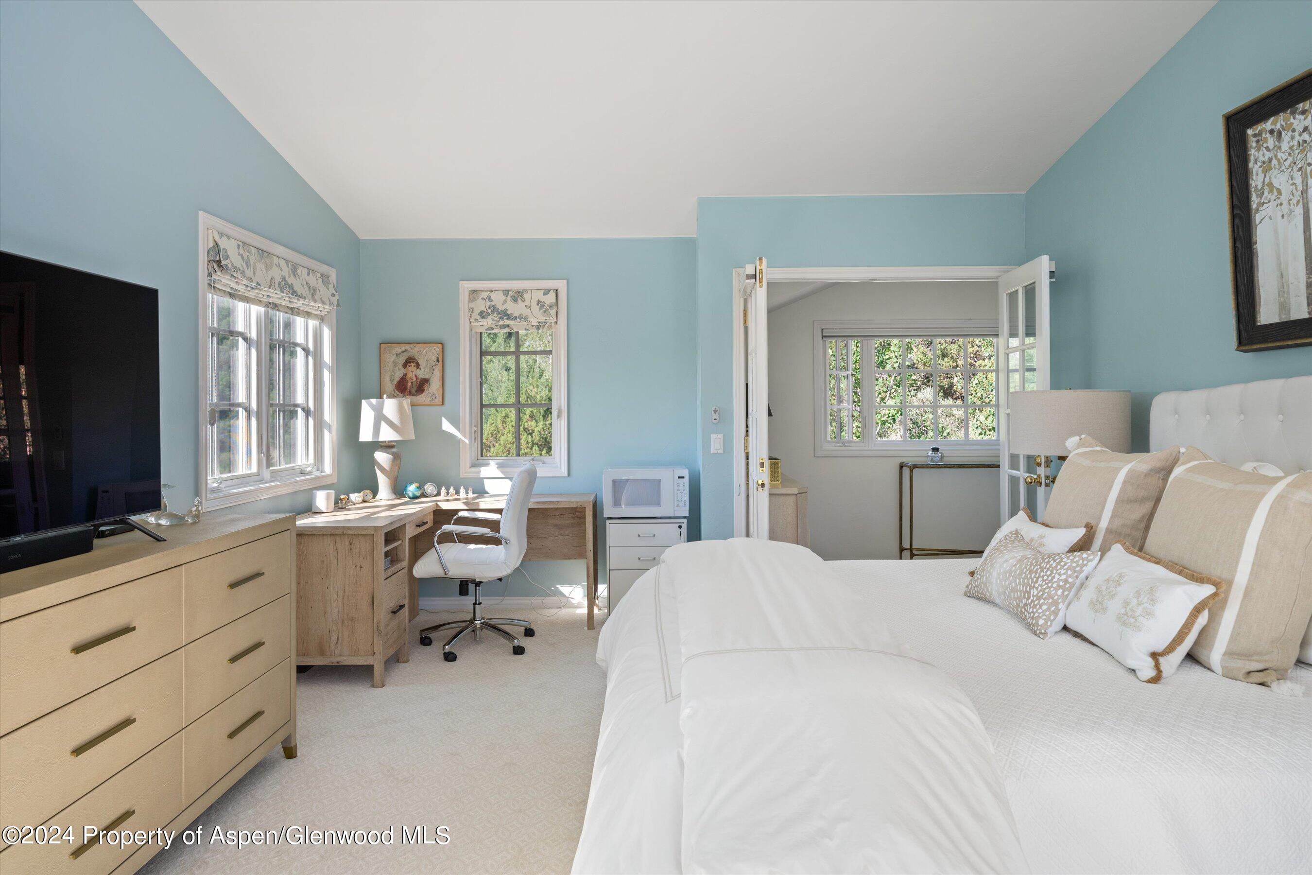 407 Gateway Road Snowmass, CO 81654 - Photo 14 of 37 a room with a bed and a flat screen tv