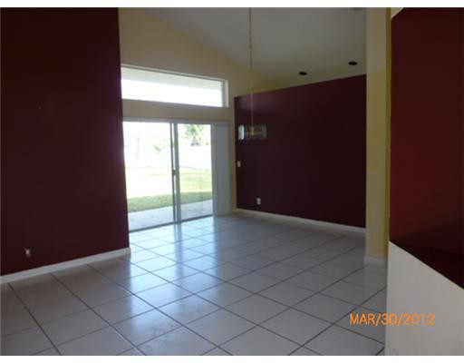 1051 Briar Ridge Road Weston, FL 33327 - Photo 2 of 8 Family/Great Room