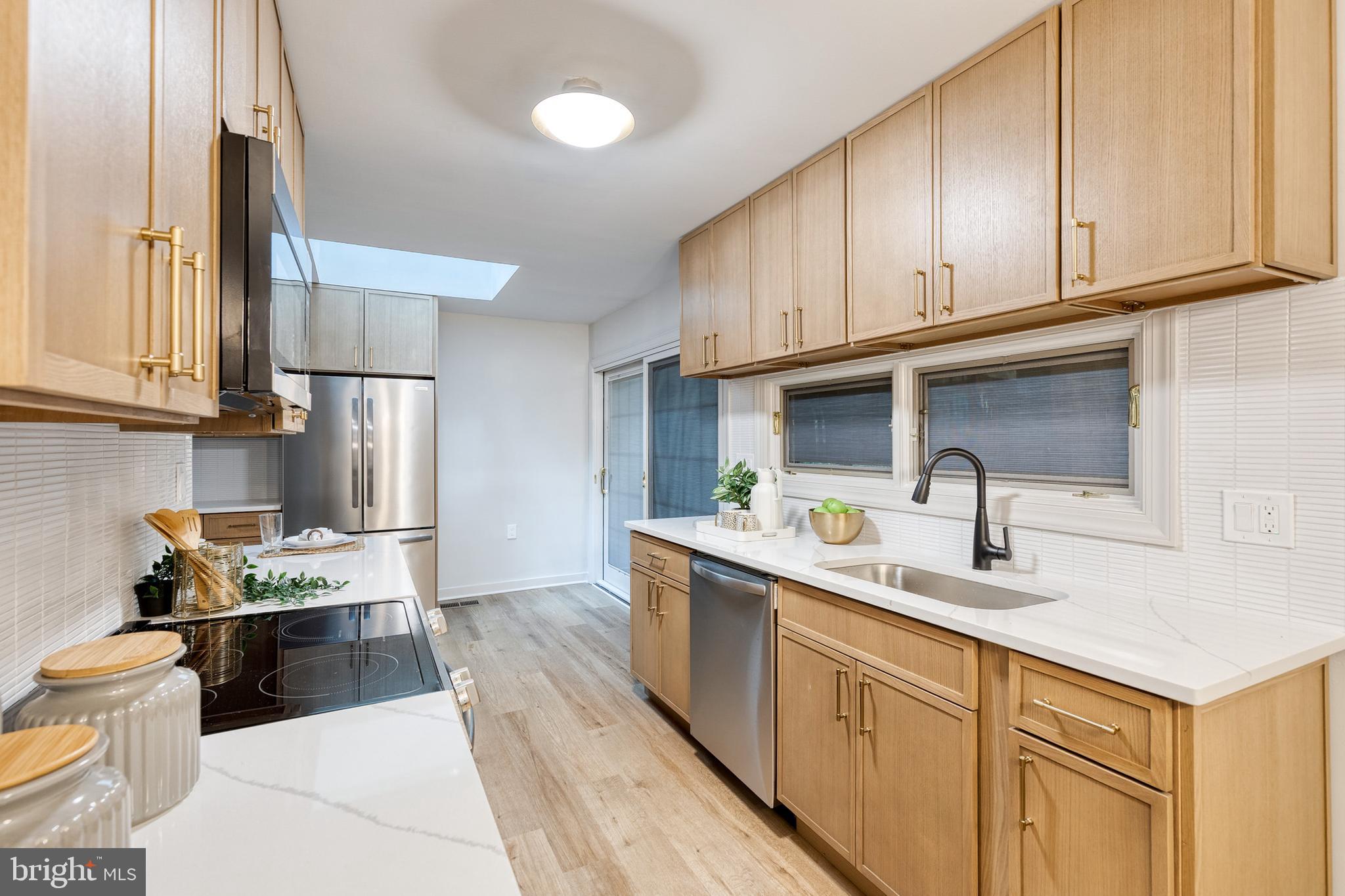 9488 Good Lion Road Columbia, MD 21045 - Photo 19 of 42 Modern Stainless Steel Appliances
