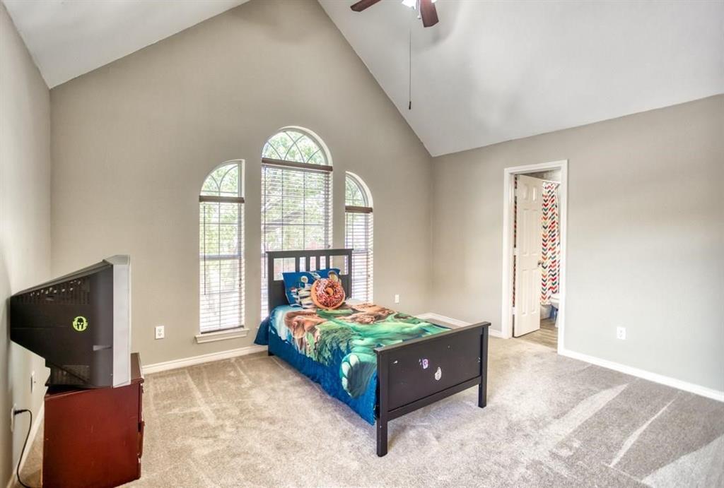 5421 North Briar Ridge Circle McKinney, TX 75072 - Photo 19 of 27 Carpeted bedroom with high vaulted ceiling, a ceiling fan, and ensuite bath