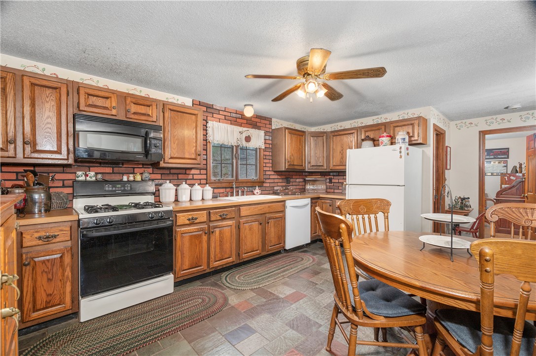 124 Benedict Road Burrillville, RI 02830 - Photo 14 of 37