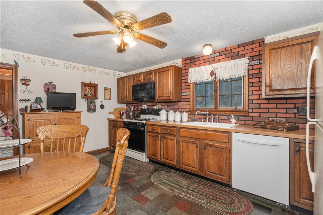 124 Benedict Road Burrillville, RI 02830 - Photo 15 of 37