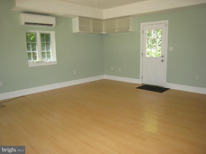 907 Old Oak Road Baltimore, MD 21212 - Photo 22 of 28 an empty room with windows