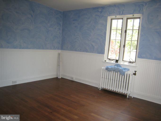 907 Old Oak Road Baltimore, MD 21212 - Photo 5 of 28 an empty room with wooden floor and windows