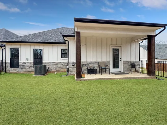 $2,000 | 405 Ridgeview Road, Sherman, TX 75092