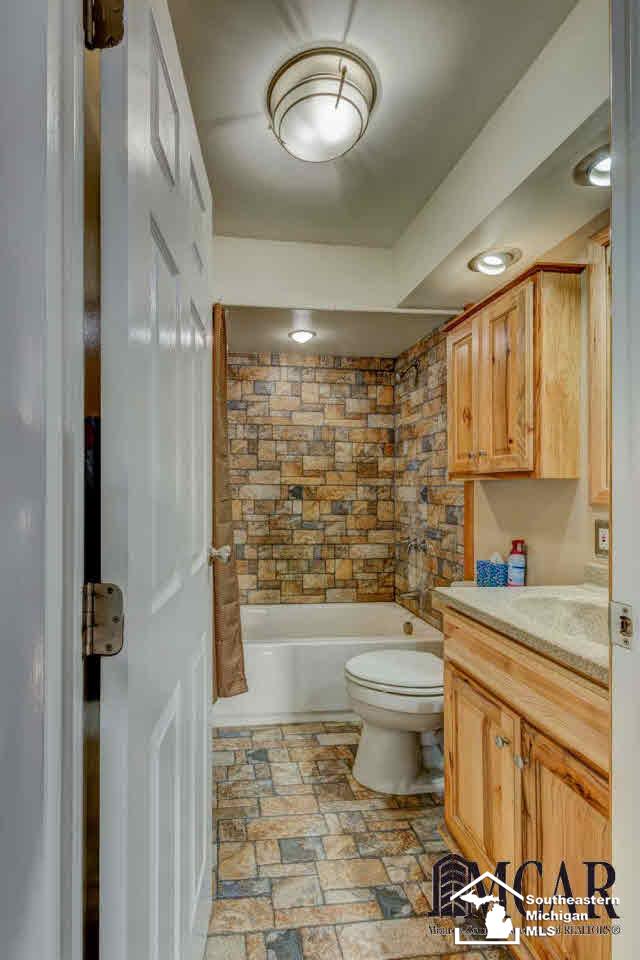 1663 Irish Road Dundee, MI 48131 - Photo 10 of 25 21402594-9.JPG