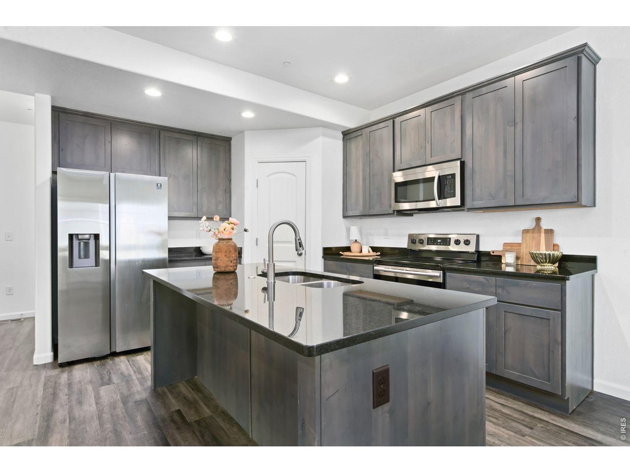 4355 24th Street Road, Unit 803 Greeley, CO 80634 - Photo 4 of 17 Stainless Steel Appliances