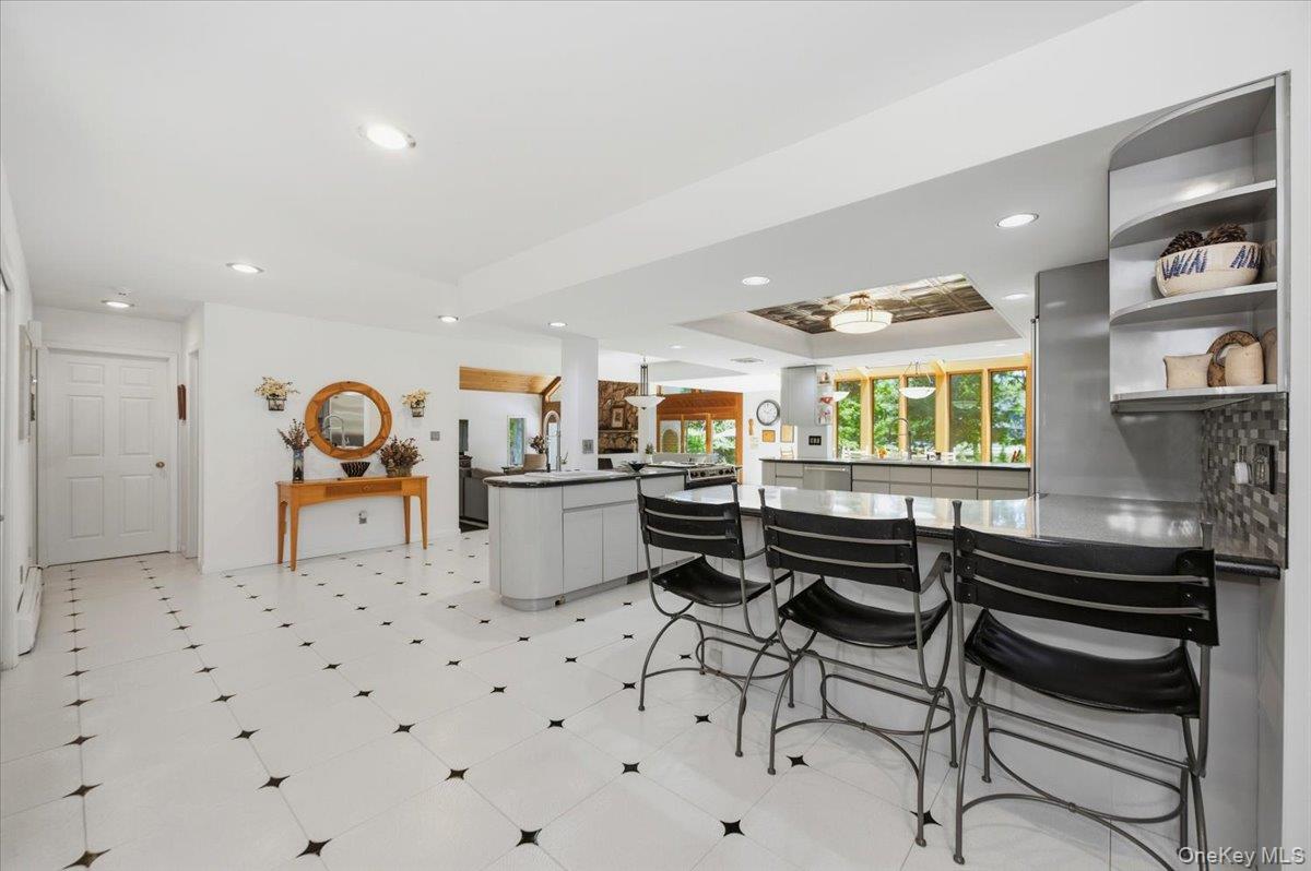 33 Meadowfarm Road East Islip, NY 11730 - Photo 7 of 41