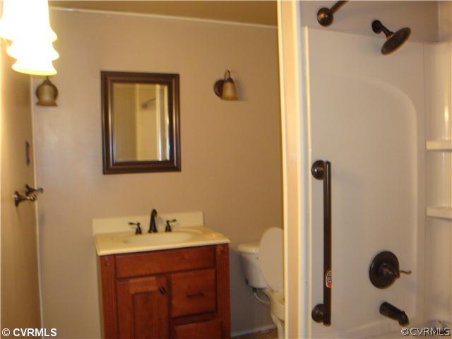 11700 Merchants Hope Road Hopewell, VA 23860 - Photo 7 of 12 Other - Hall bath