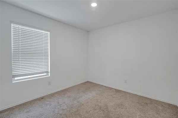$1,950 | 1105 Wildflower Street, Ennis, TX 75119