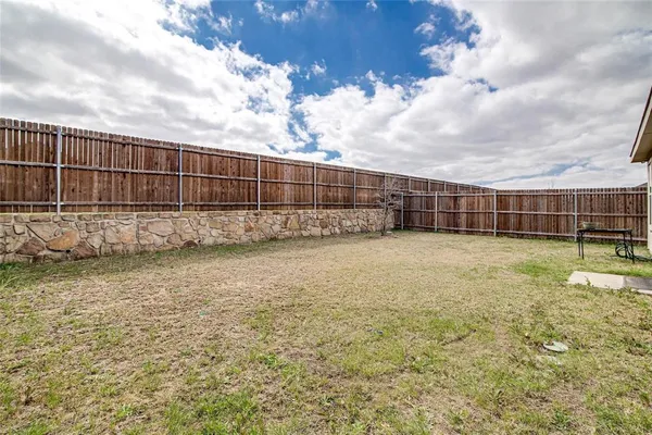 $1,950 | 1105 Wildflower Street, Ennis, TX 75119