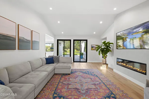 $2,994,000 | 911 Vivian Circle, Newbury Park, CA 91320