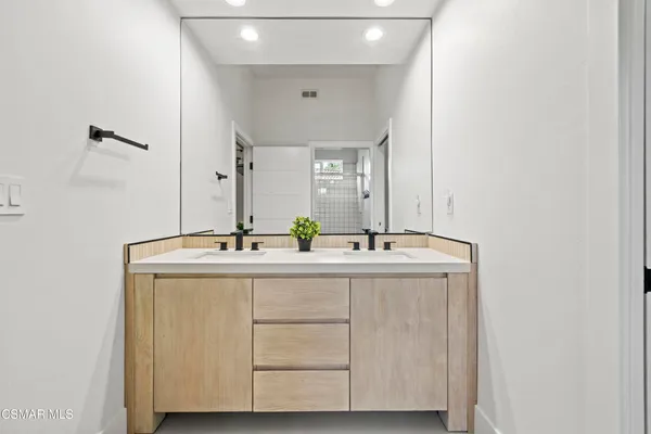 $2,994,000 | 911 Vivian Circle, Newbury Park, CA 91320