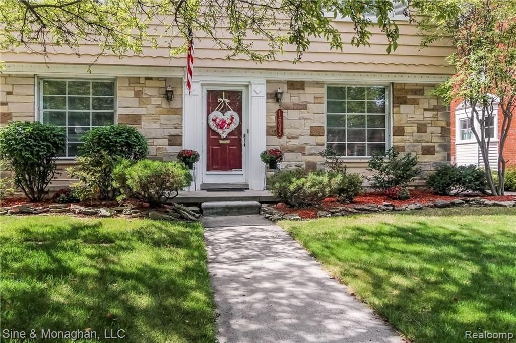 1605 Prestwick Road Grosse Pointe Woods, MI 48236 - Photo 5 of 46