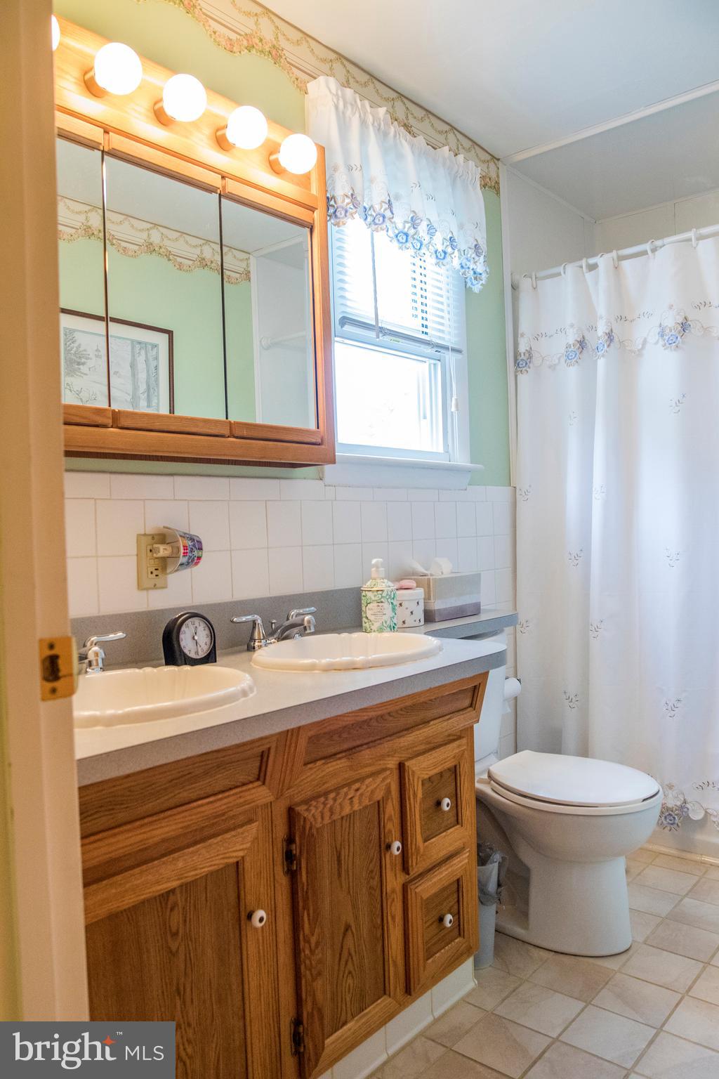 11 Rolling Road Stratford, NJ 08084 - Photo 34 of 40