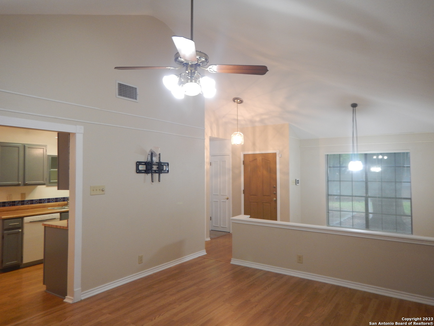 5906 Spring Crossing San Antonio, TX 78247 - Photo 4 of 21