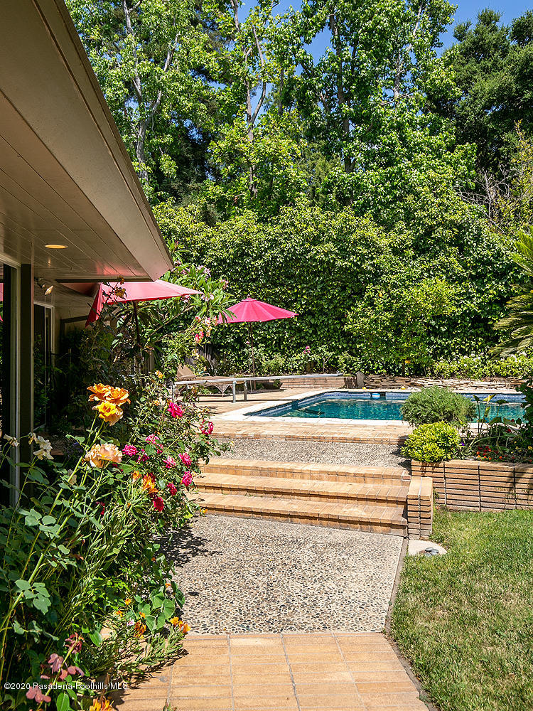 600 Busch Place Pasadena, CA 91105 - Photo 39 of 47 a view of a patio with table and chairs potted plants