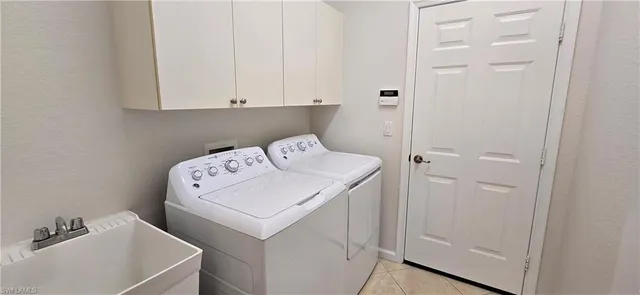 a picture of a room with wall mirror