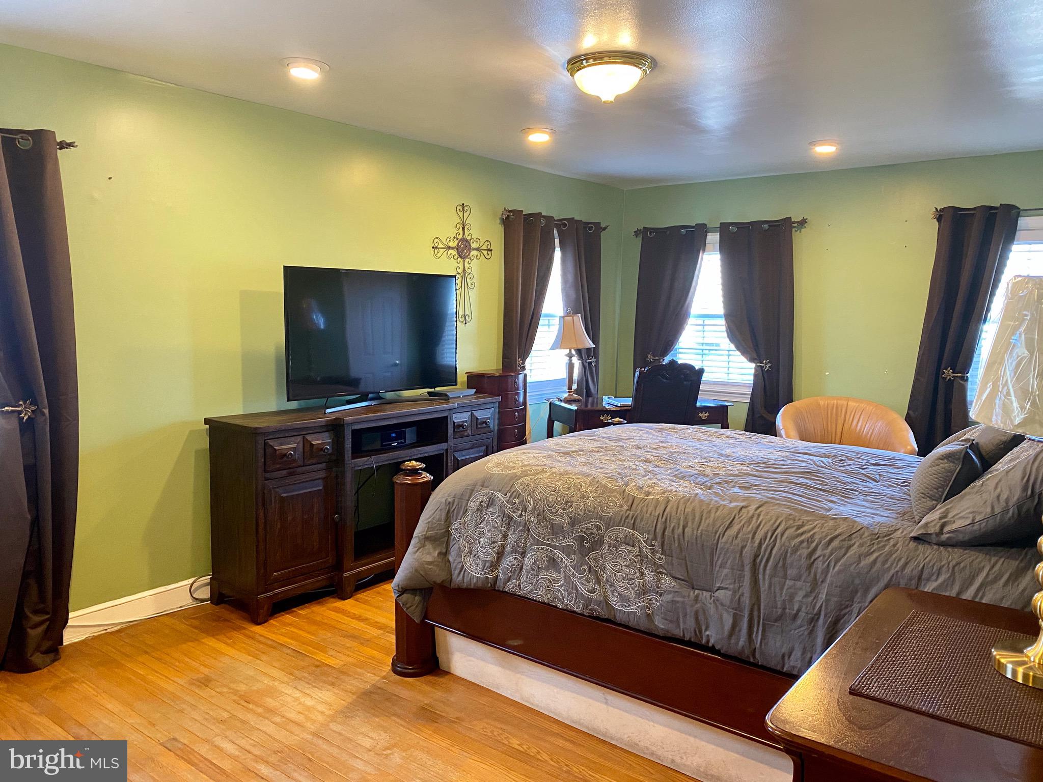 30 Dewey Road Cheltenham, PA 19012 - Photo 22 of 40 Master bedroom with walk-in shelved shoe closet