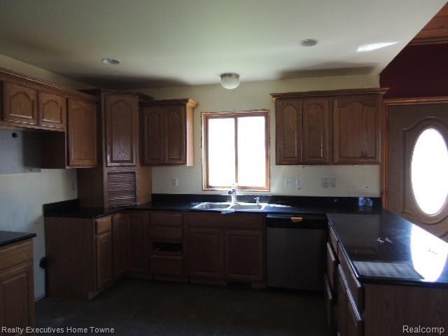 10611 Fisher Road Yale, MI 48097 - Photo 16 of 21 Case # 261-954377 Kitchen.jpg