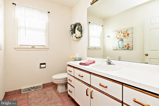 $2,300 | 937 Magnolia Road, Vineland, NJ 08360