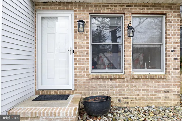 $2,300 | 937 Magnolia Road, Vineland, NJ 08360