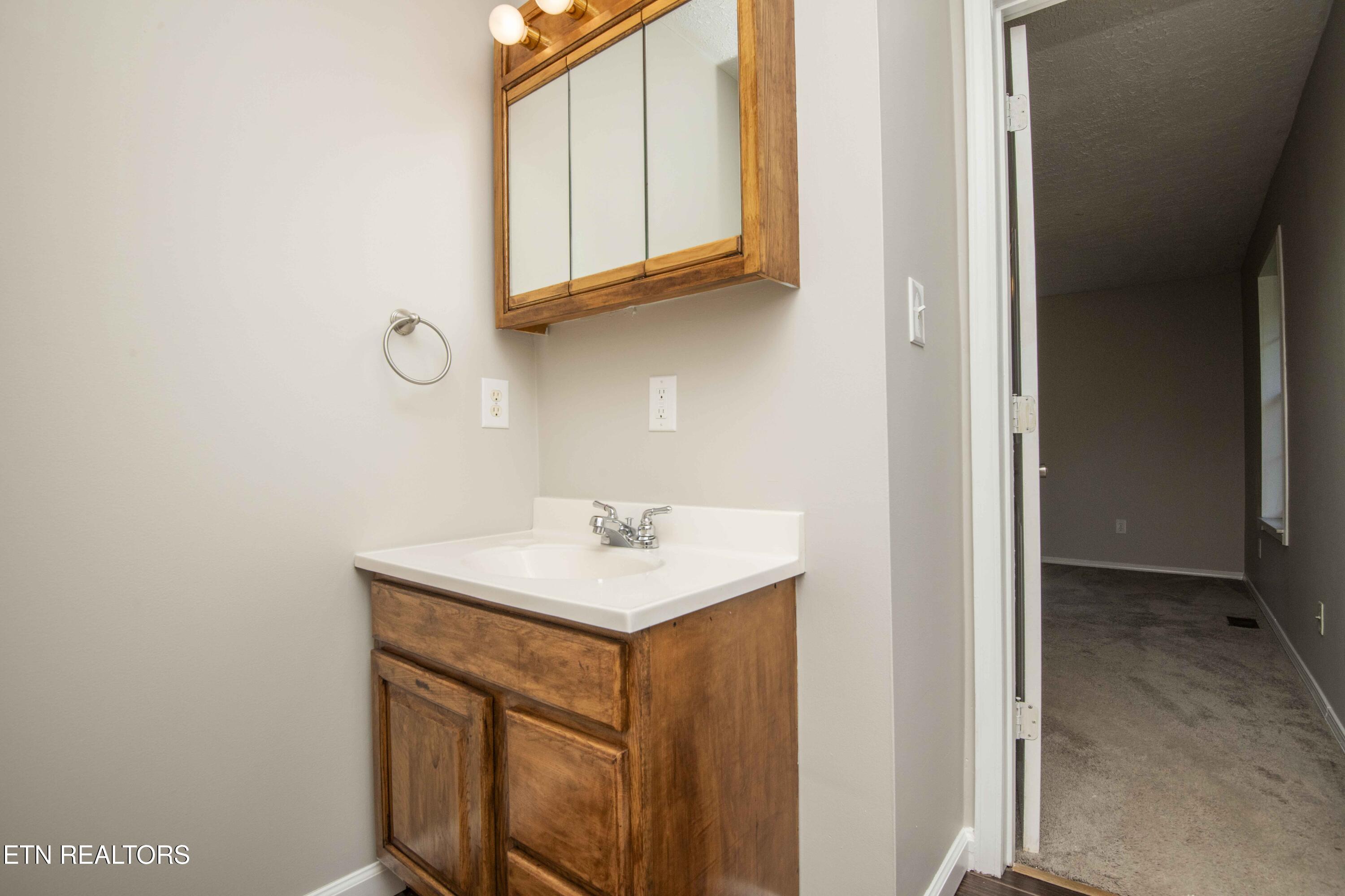 505 Monroe Road Maynardville, TN 37807 - Photo 29 of 39 master bath_1