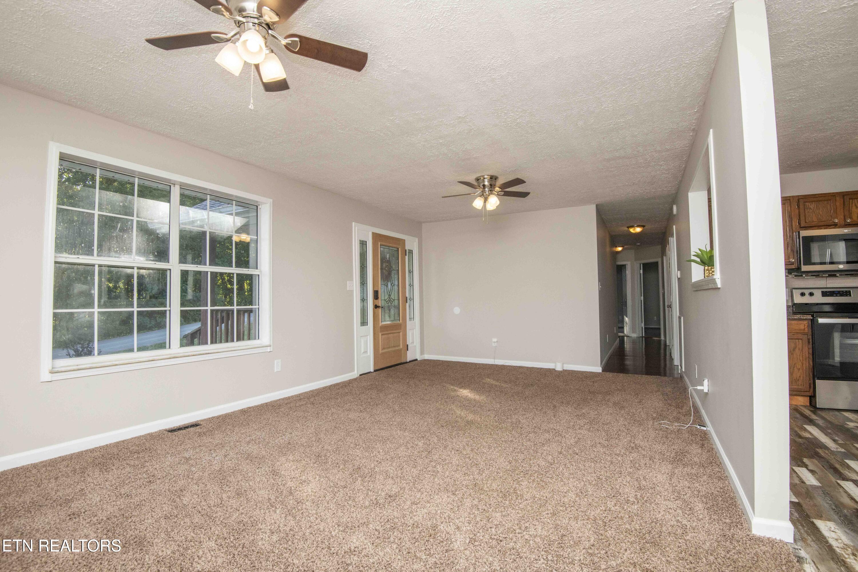 505 Monroe Road Maynardville, TN 37807 - Photo 10 of 39 living_1