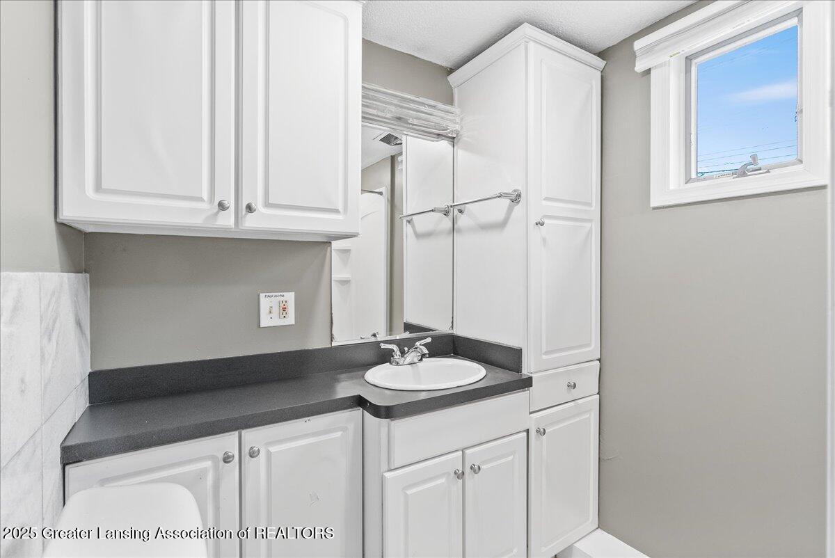 2341 North Harrison Road East Lansing, MI 48823 - Photo 13 of 31 20-Media Jett - 18