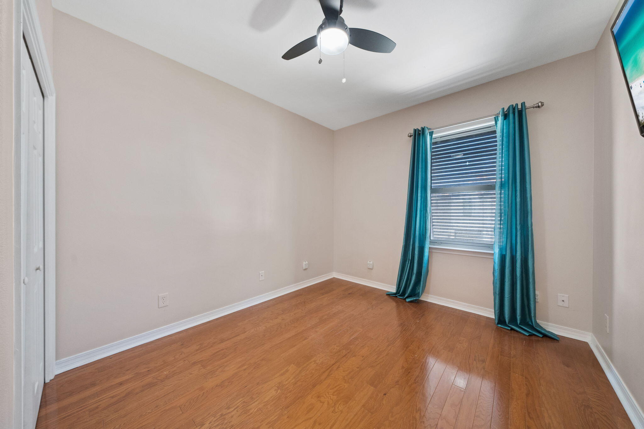 229 Inverrary Drive Destin, FL 32541 - Photo 27 of 35 an empty room with closet and entryway