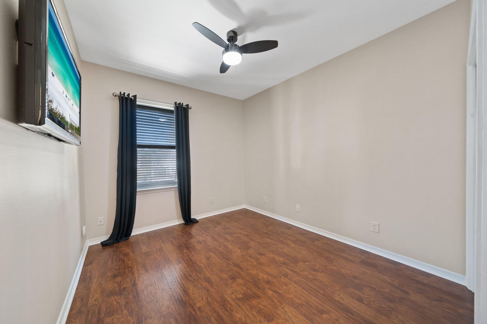 229 Inverrary Drive Destin, FL 32541 - Photo 29 of 35 a view of a livingroom with a ceiling fan and wooden floor