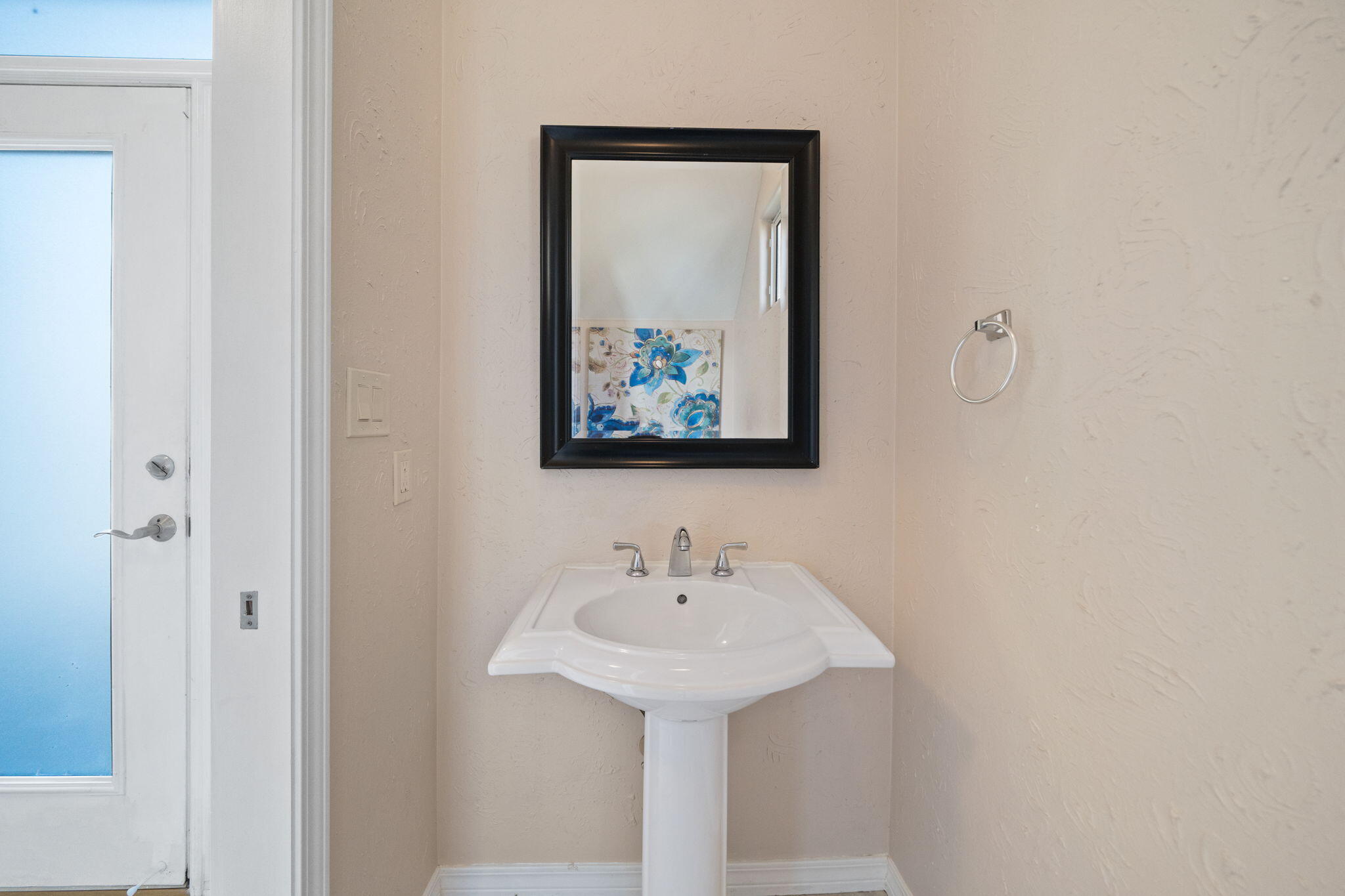 229 Inverrary Drive Destin, FL 32541 - Photo 5 of 35 a bathroom with a sink and a mirror