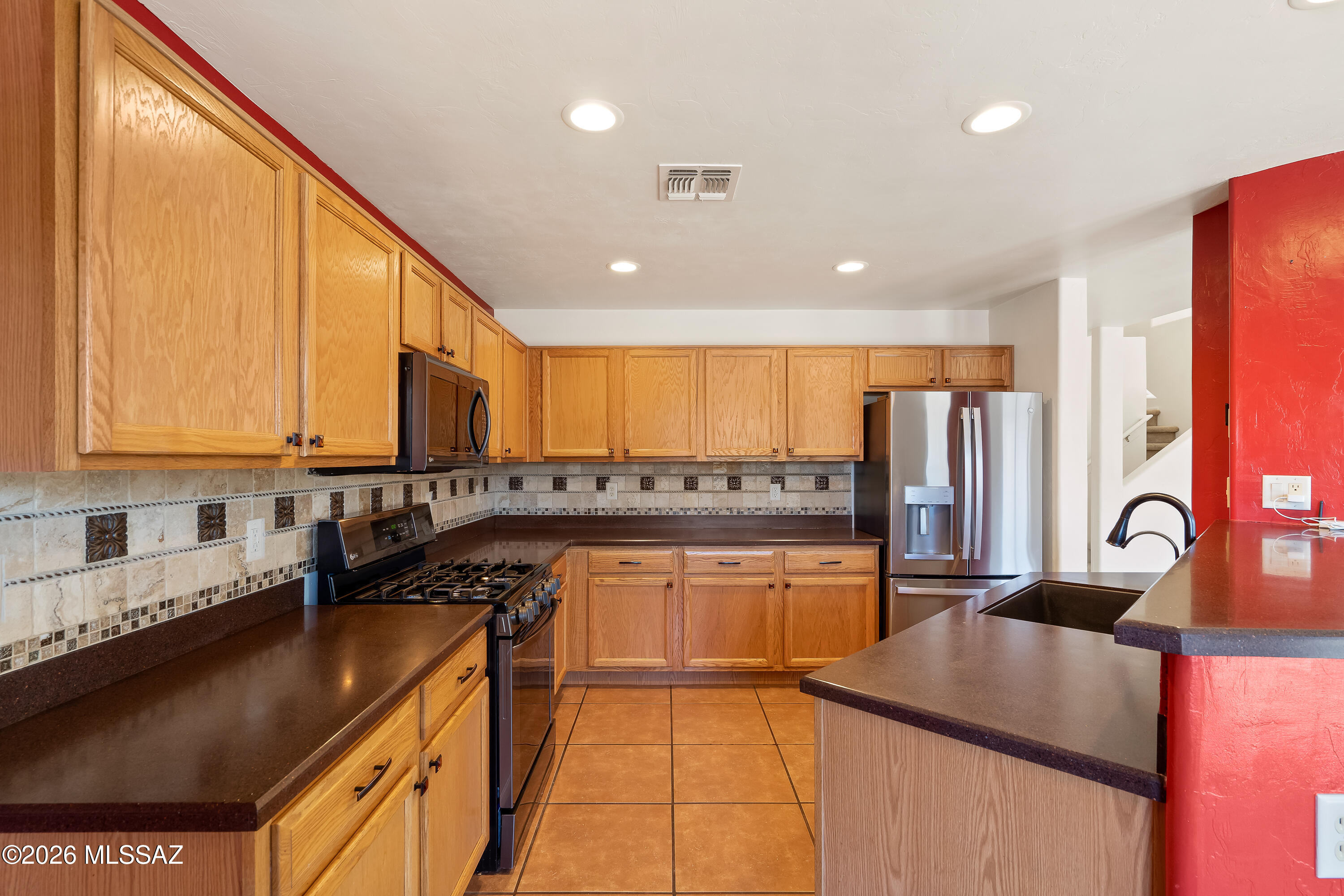 675 West Ash Ridge Drive Green Valley, AZ 85614 - Photo 5 of 33 Kitchen