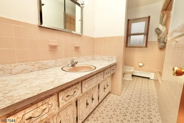 $2,300 | 9 Davey Street, Bloomfield, NJ 07003