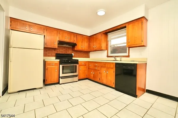 $2,300 | 9 Davey Street, Bloomfield, NJ 07003