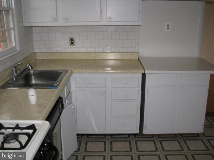 4007 Lees Corner Road Chantilly, VA 20151 - Photo 3 of 6 Kitchen