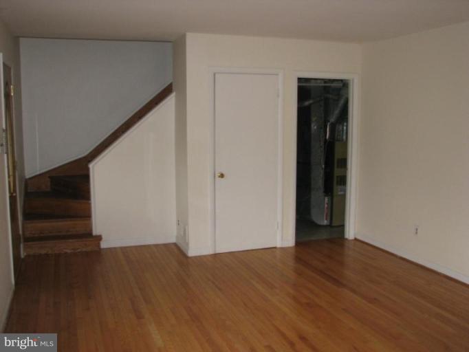 4007 Lees Corner Road Chantilly, VA 20151 - Photo 5 of 6 Living Room
