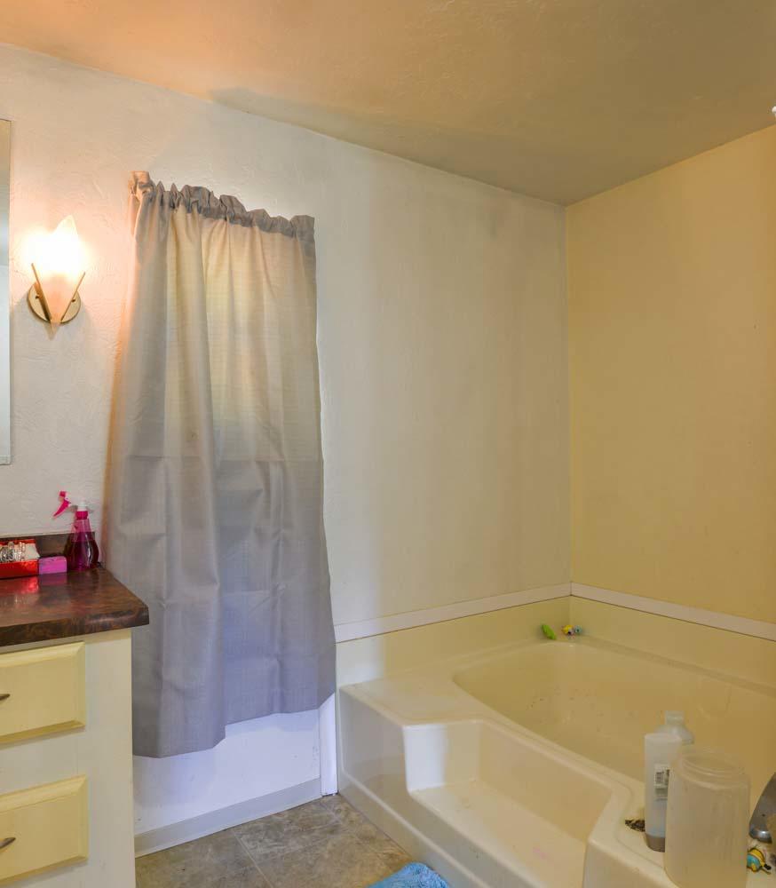 9757 Blackwell Road Central Point, OR 97502 - Photo 12 of 28 _ALB8497-HDR