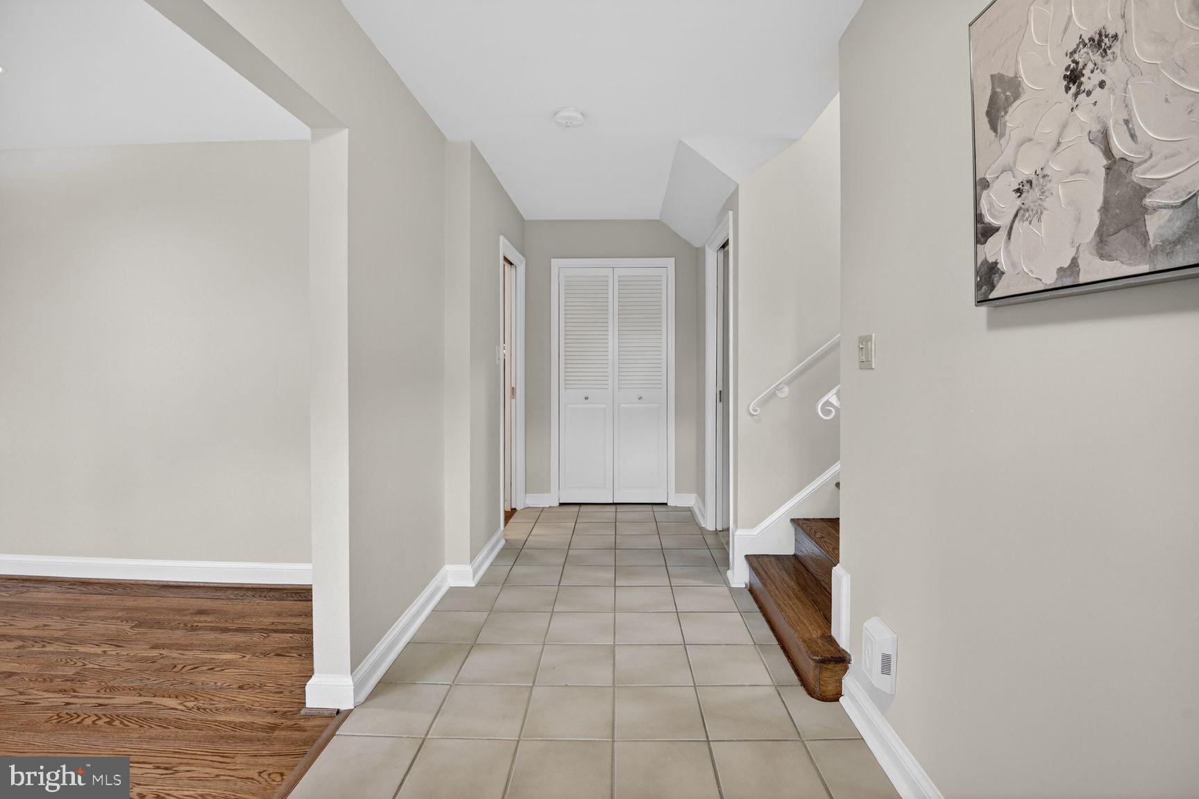 312 Kimblewick Drive Silver Spring, MD 20904 - Photo 4 of 61 Warm and inviting foyer