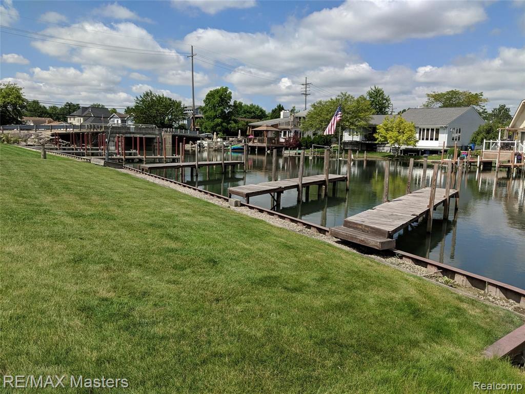 29850 Pointe Drive Gibraltar, MI 48173 - Photo 19 of 20