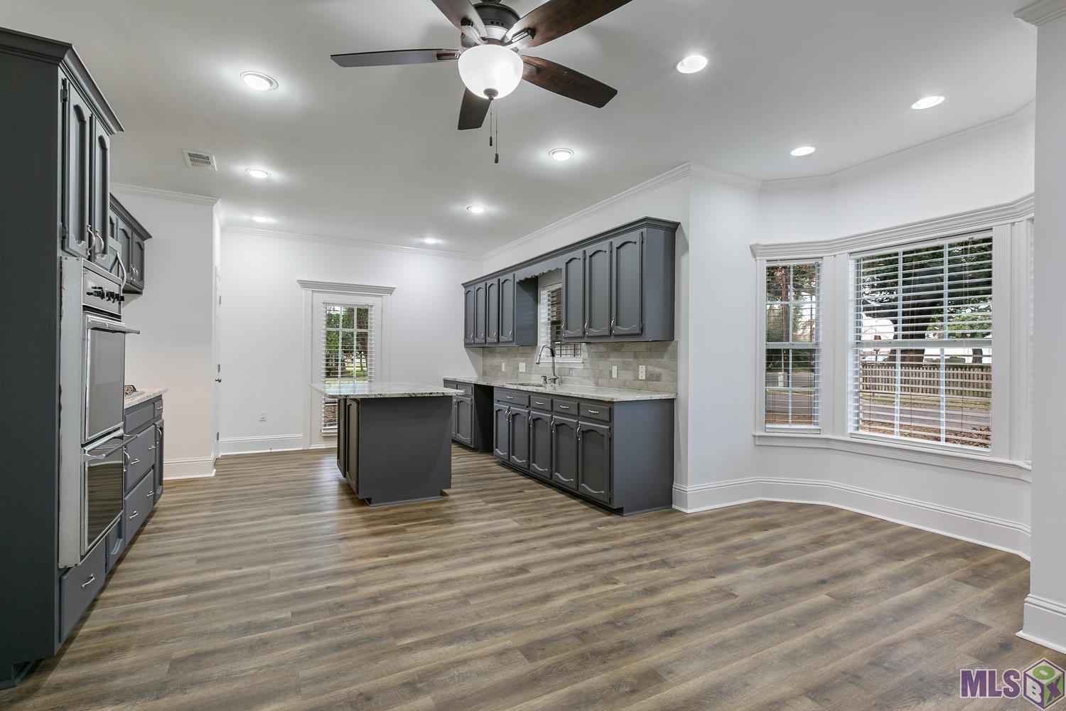 308 South Jefferson Avenue Port Allen, LA 70767 - Photo 3 of 20