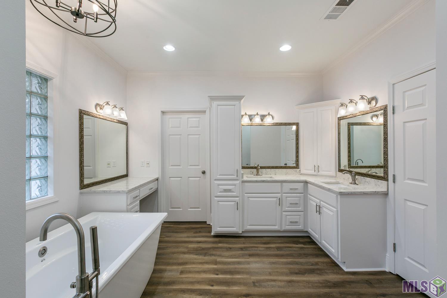 308 South Jefferson Avenue Port Allen, LA 70767 - Photo 9 of 20