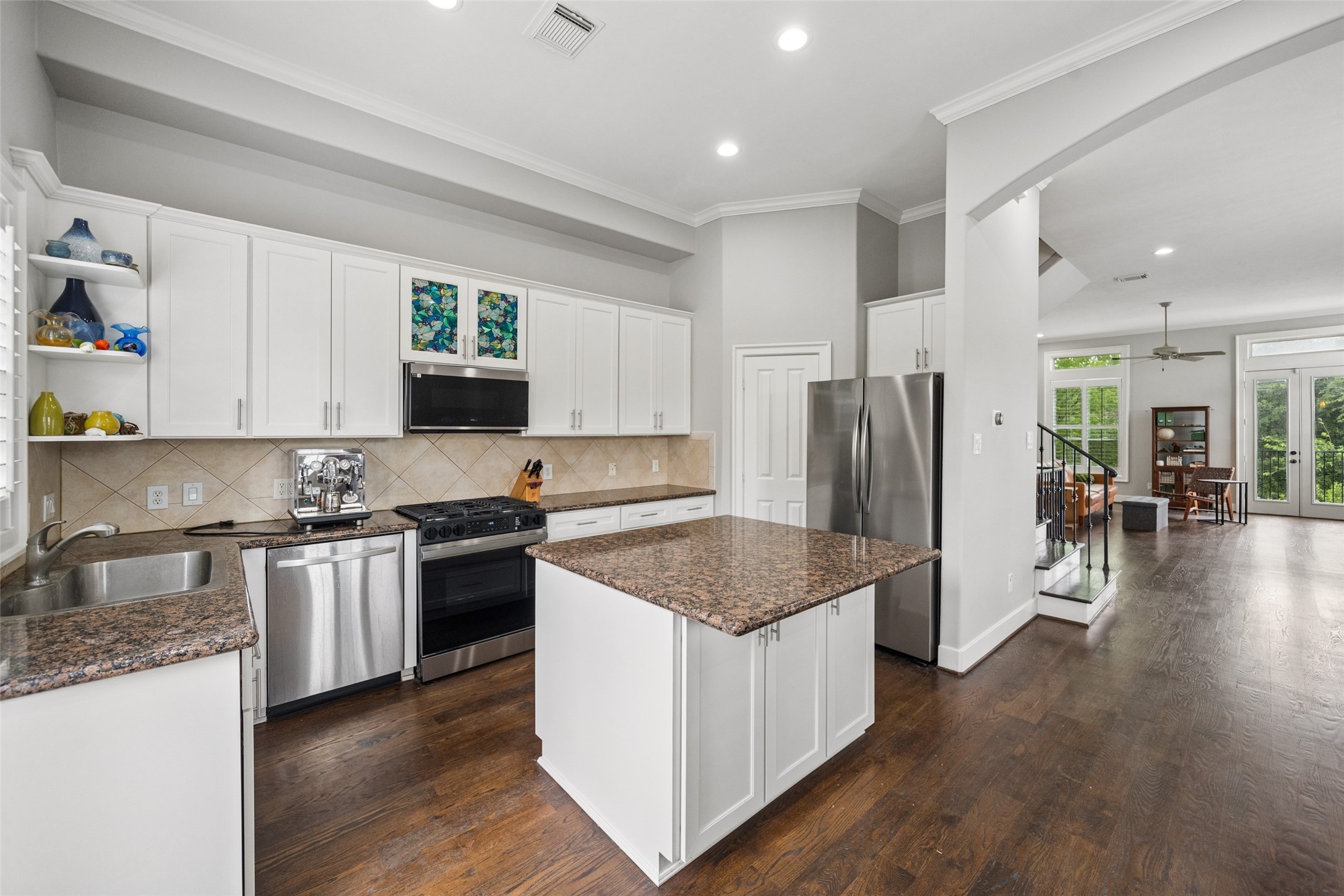 1317 Bomar Street Houston, TX 77006 - Photo 14 of 32 a kitchen with stainless steel appliances granite countertop a stove oven and a refrigerator