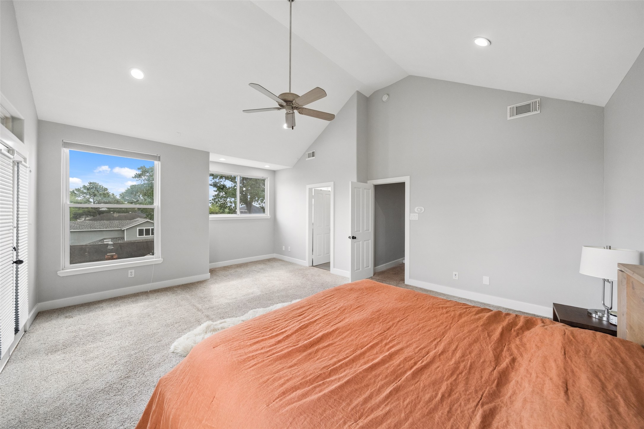 1317 Bomar Street Houston, TX 77006 - Photo 18 of 32 a bedroom with a large bed and a window