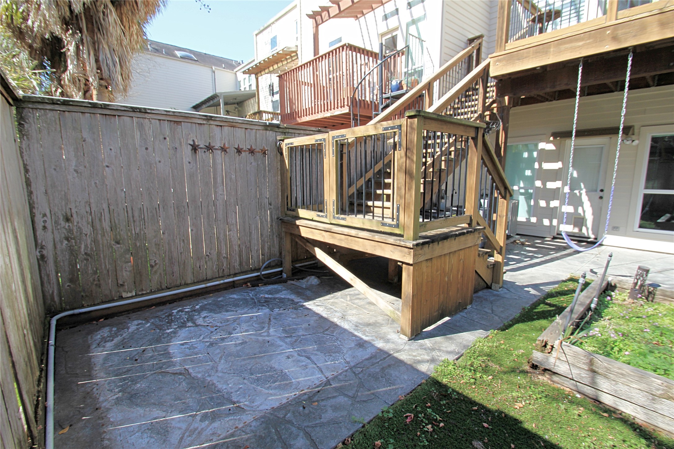 1317 Bomar Street Houston, TX 77006 - Photo 21 of 27 a view of entryway