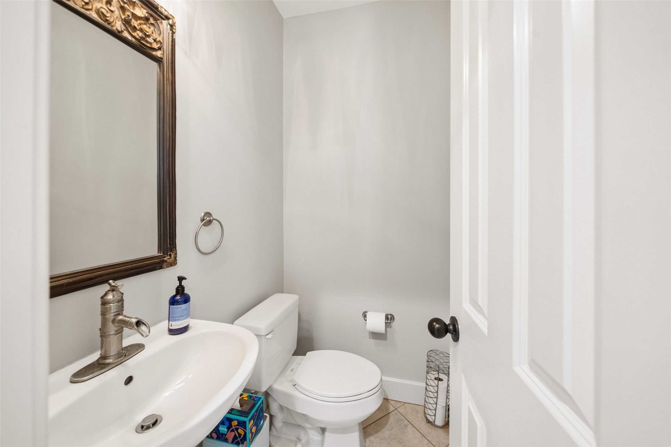 1317 Bomar Street Houston, TX 77006 - Photo 25 of 32 a bathroom with a sink toilet and shower
