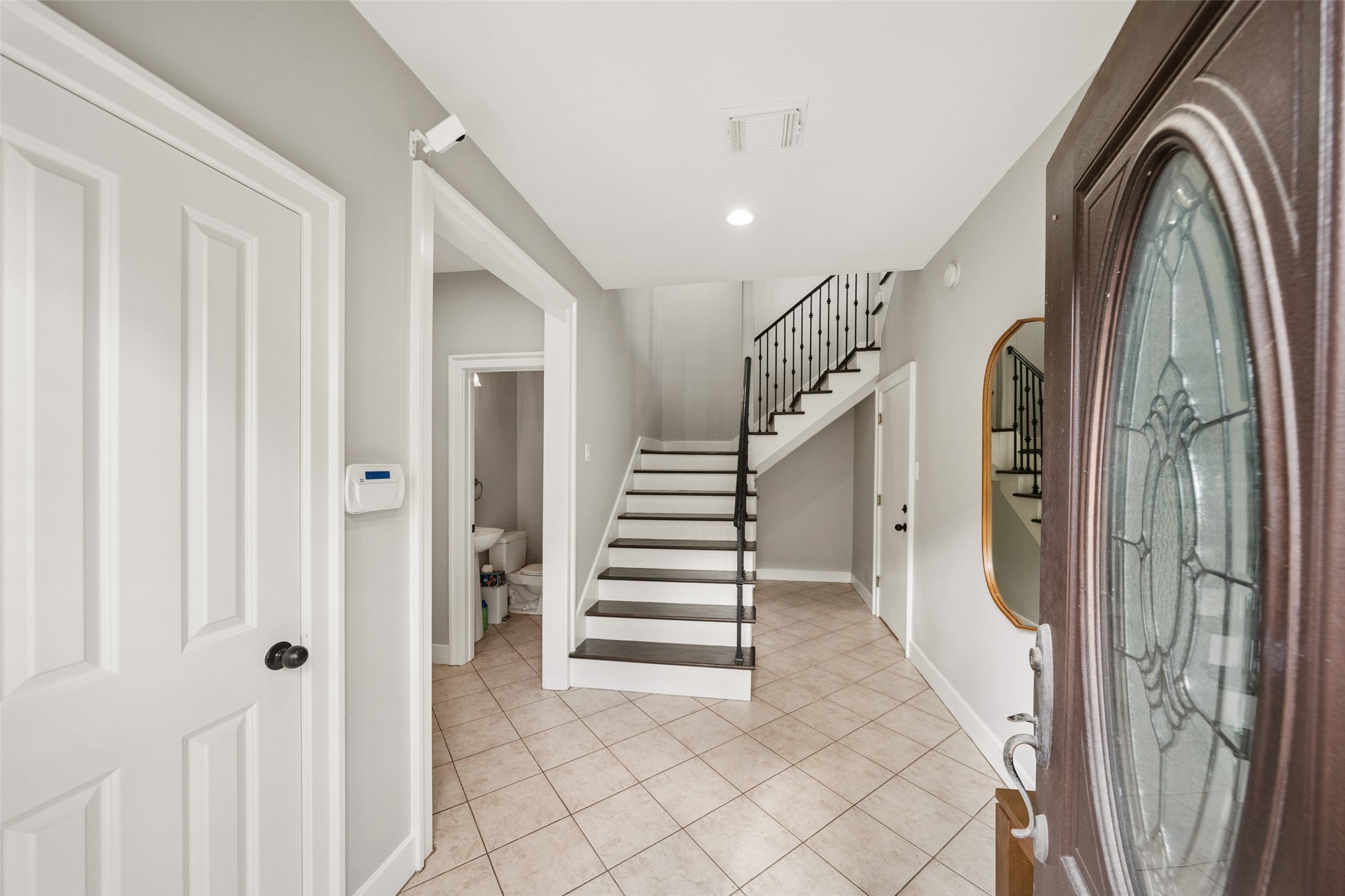 1317 Bomar Street Houston, TX 77006 - Photo 3 of 32 a view of a entryway