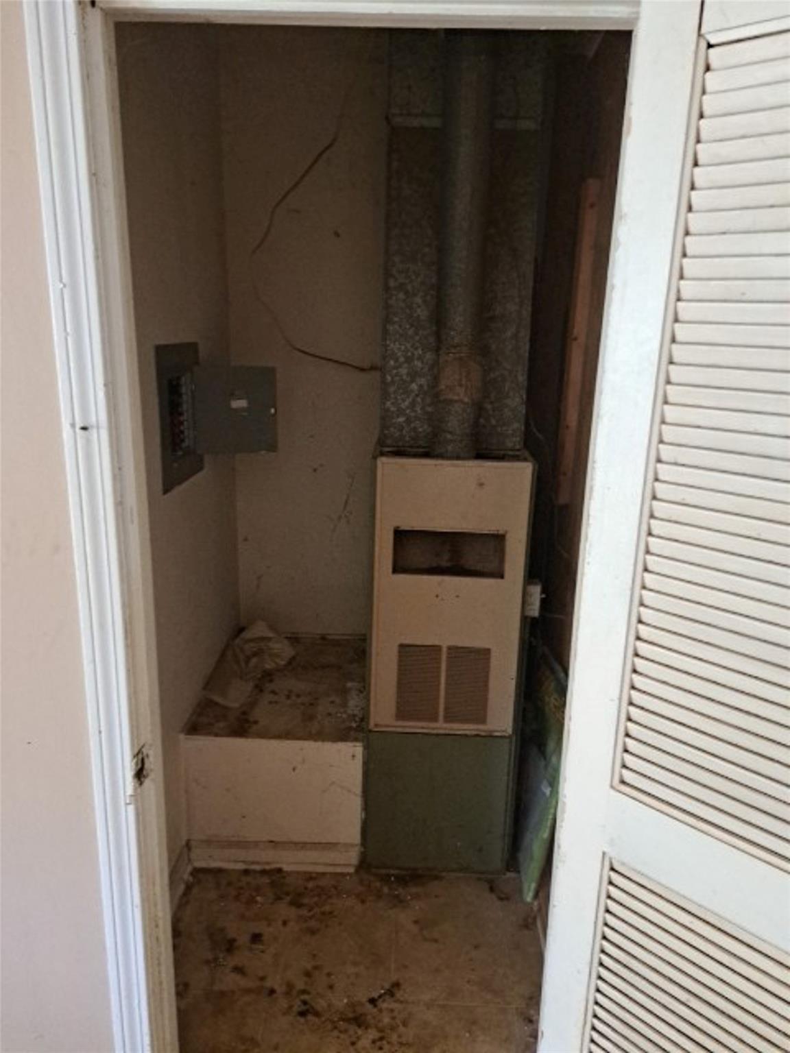 51 Roper Road East Flat Rock, NC 28726 - Photo 8 of 10 a bathroom with a sink